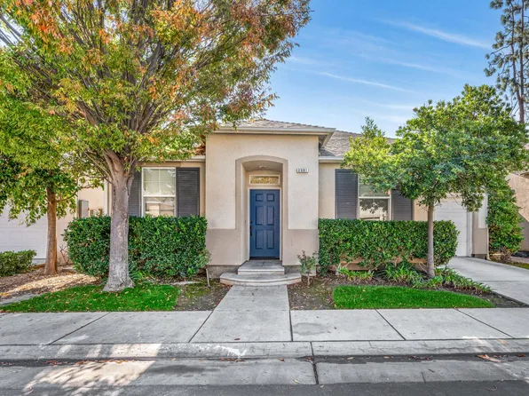 3681 W Pomegranate Ln, Fresno, CA 93711