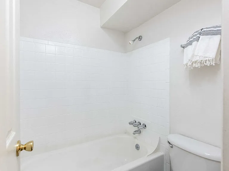 Carriage Green Apartments — Photo 11