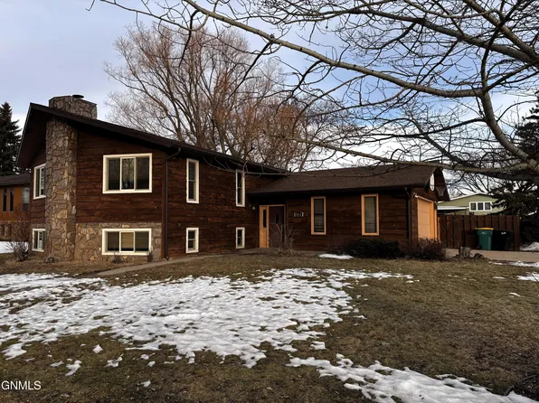 1561 Wichita Dr, Bismarck, ND 58504