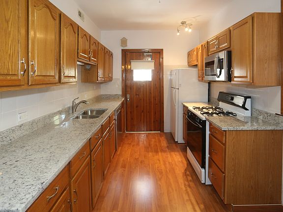 2nd image of 4209 N Ashland Ave #3