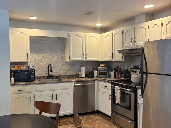 39 Smithwheel Rd APT 17, Old Orchard Beach, ME 04064