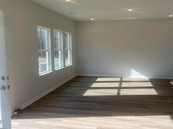 3rd image of 206 Gumwood Cir