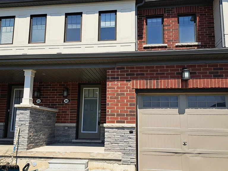 300 Bedrock Dr — Photo 1