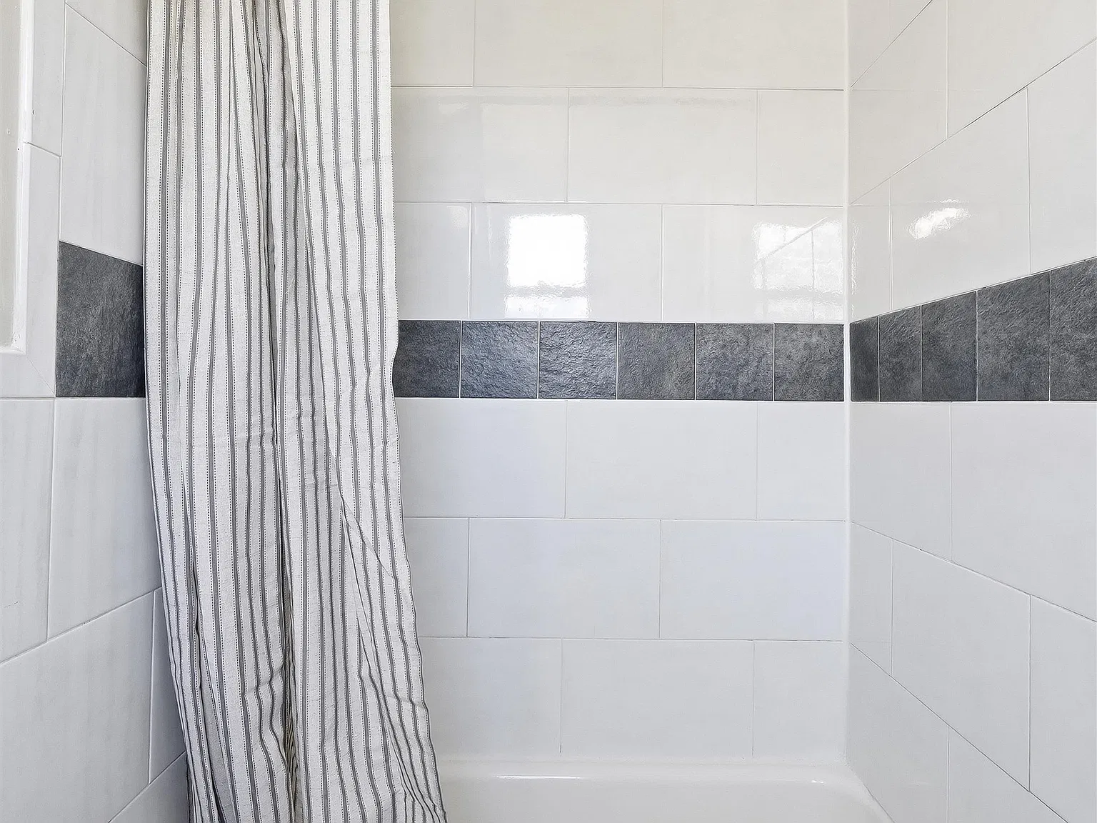 1 bed, 1.0 bath, $2,300 — Photo 4