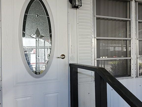 3rd image of 4835 Clover Ln
