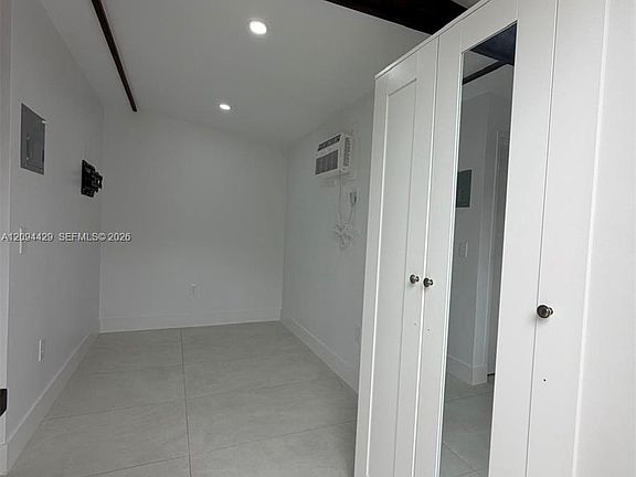 4th image of 1400 SW 29th Ave #2