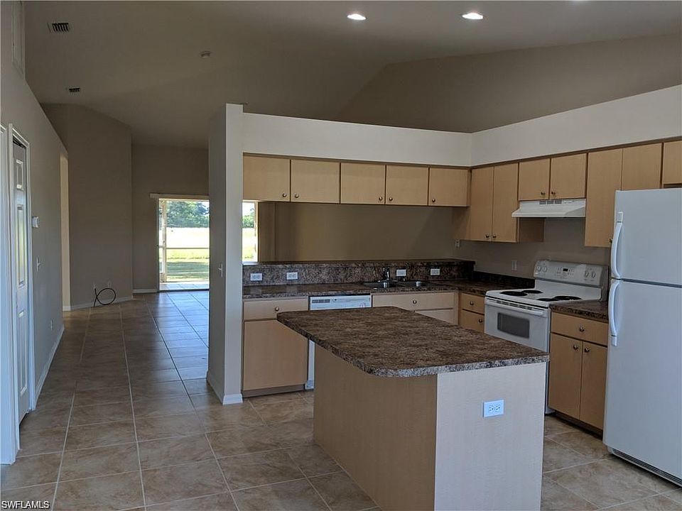 2nd image of 1104 Diplomat Pkwy E