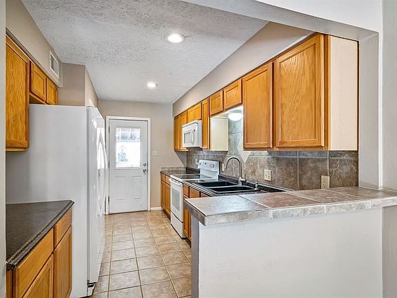 5th image of 11415 Alcott Dr