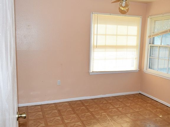 5th image of 3307 Hill Ave