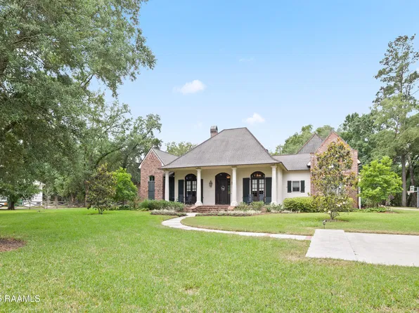 114 Daniel Ln, New Iberia, LA 70563