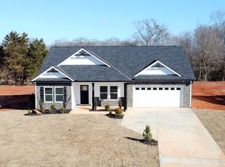259 R C Thompson Rd, Chesnee, SC 29323