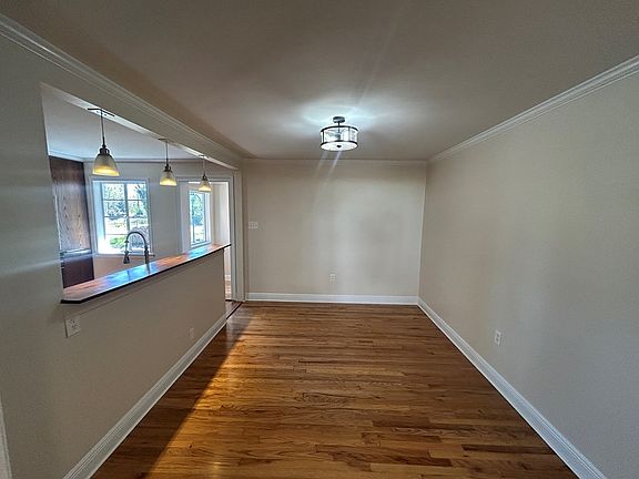 4th image of 279 Warrenton Rd