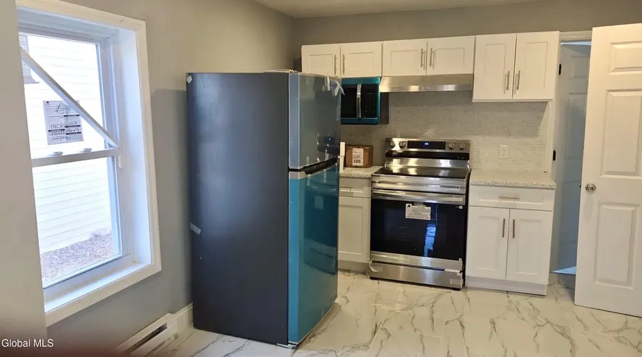 4 bed, 1176 sqft, $1,900 — Photo 4