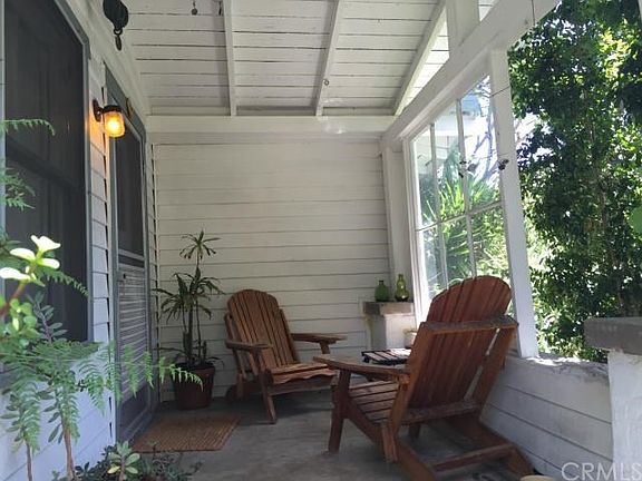 Rear unit with porch