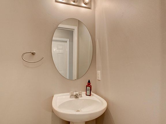 3rd image of 598 Cory Dr APT B