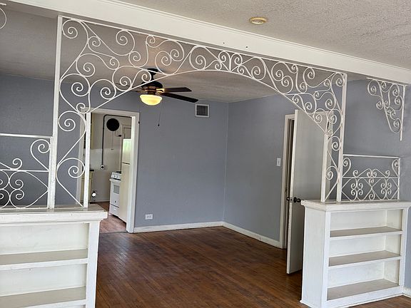 4th image of 2057 W Summit Ave #B