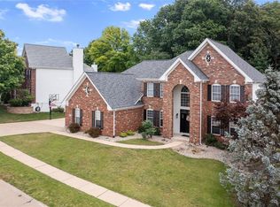 822 Castle Pines Dr, Ballwin, MO 63021