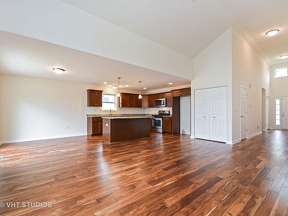 4th image of 1105 N Curtis Ave