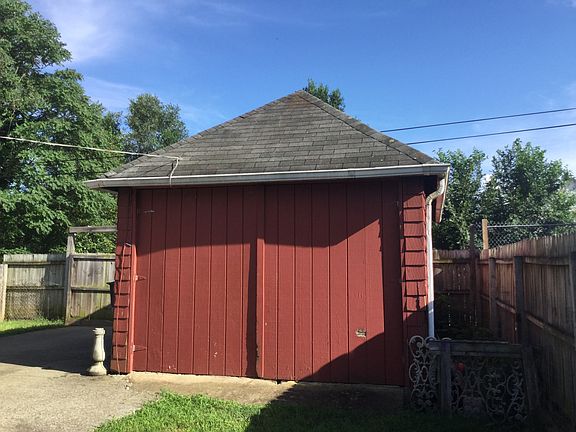 2nd image of 1007 Stewart Ave SE