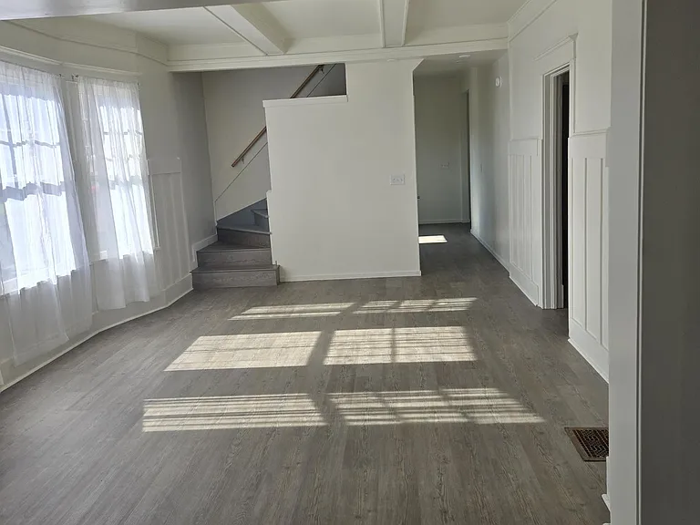927 W Mercury St — Photo 11