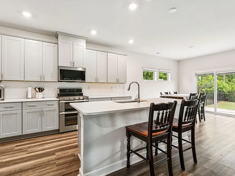 1071 Amberley Crossing Dr — Photo 11