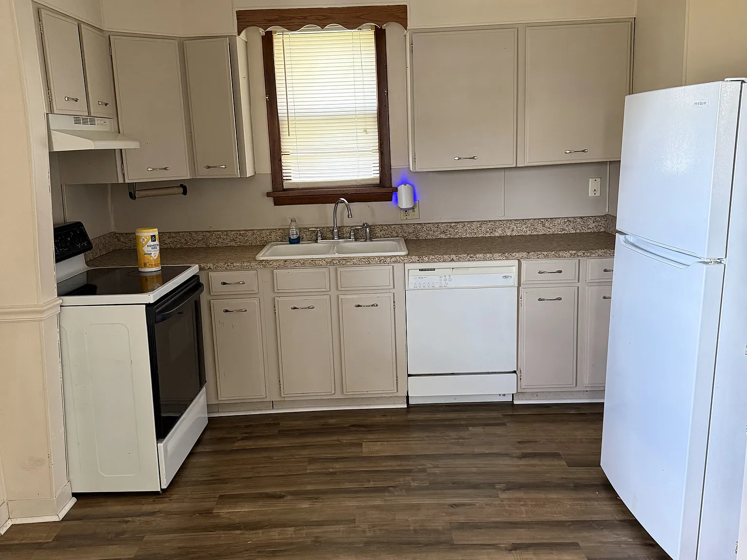 2 bed, $1,100 — Photo 2
