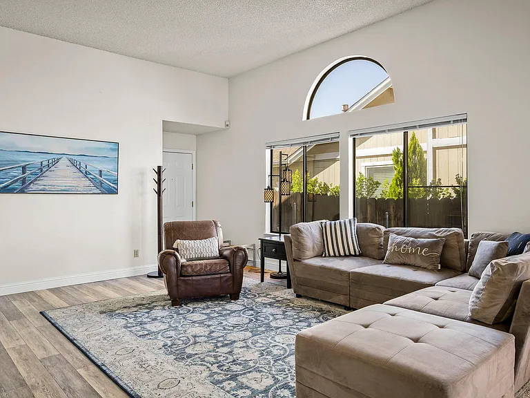 1940 Sierra Highlands Dr — Photo 1