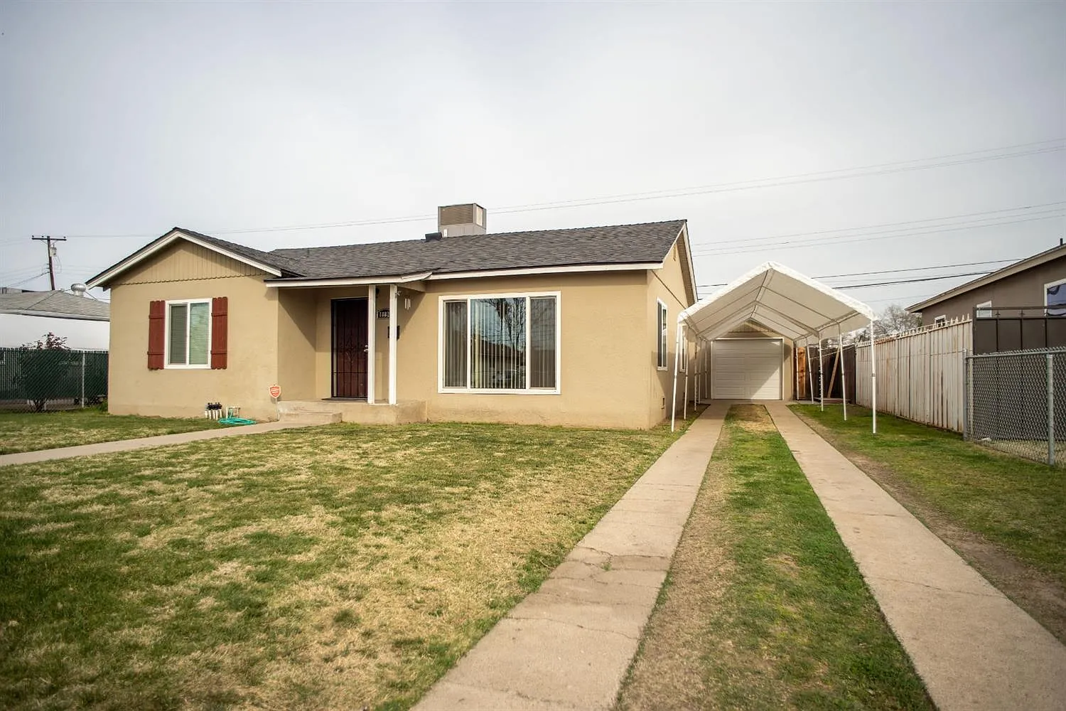 1882 Mayfair Dr E photo 1