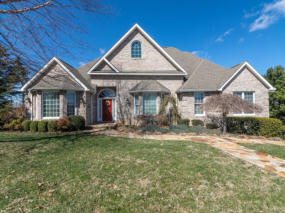 1st image of 121 Crestview Dr