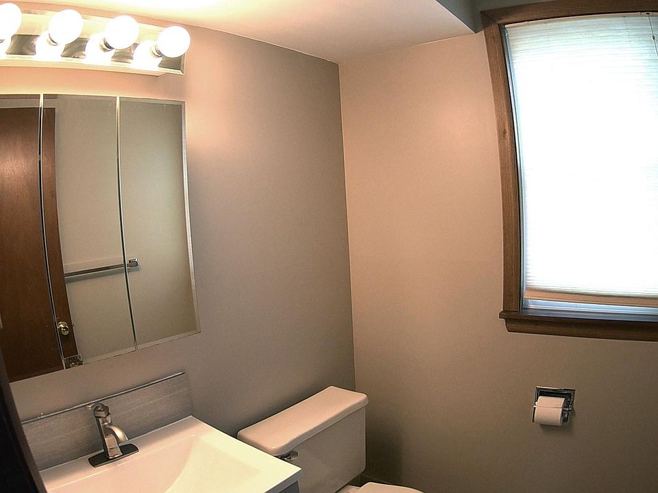 2nd image of 29 Hoyt Ave
