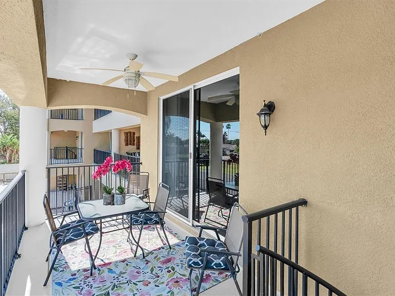 300 Capri Blvd #6 — Photo 16