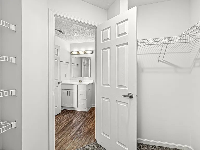 Buffalo Creek Apartments — Photo 29