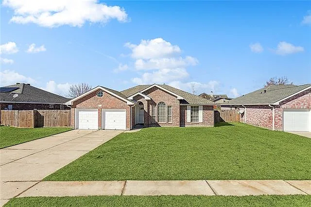 85 Moss Dr — Photo 2