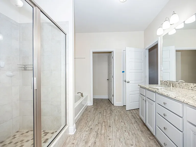 1013 Silverbell Cv — Photo 26