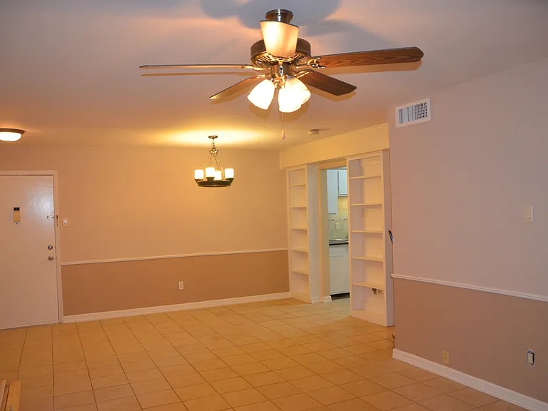 7555 Katy Fwy — Photo 13