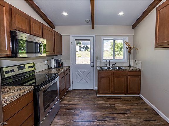 4th image of 590 Pear Dr