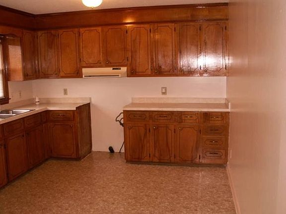 Spacious kitchen part 1