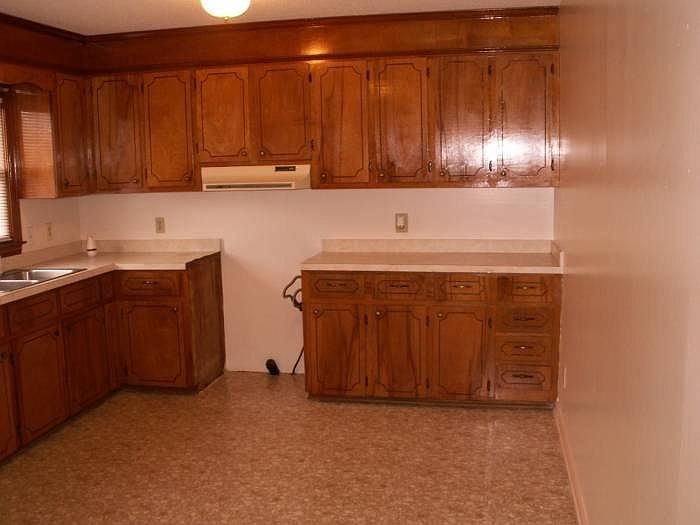 Spacious kitchen part 1