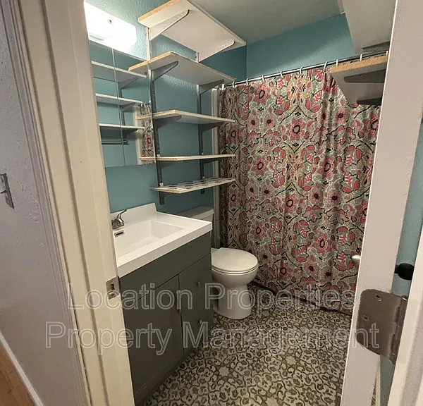 1905 W 3rd St #1 — Photo 3