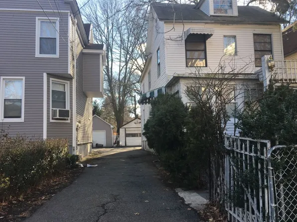 131 W 3rd Ave, Roselle, NJ 07203