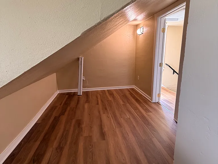 1218 E Queen Ave #2 — Photo 6