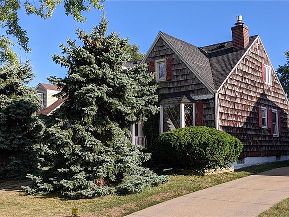 3rd image of 142 Calvin Ct S