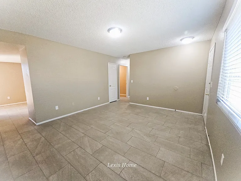 12929 Navajo Rd #4 — Photo 2