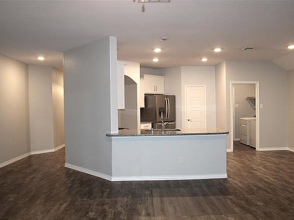 3rd image of 3133 Overlook Dr