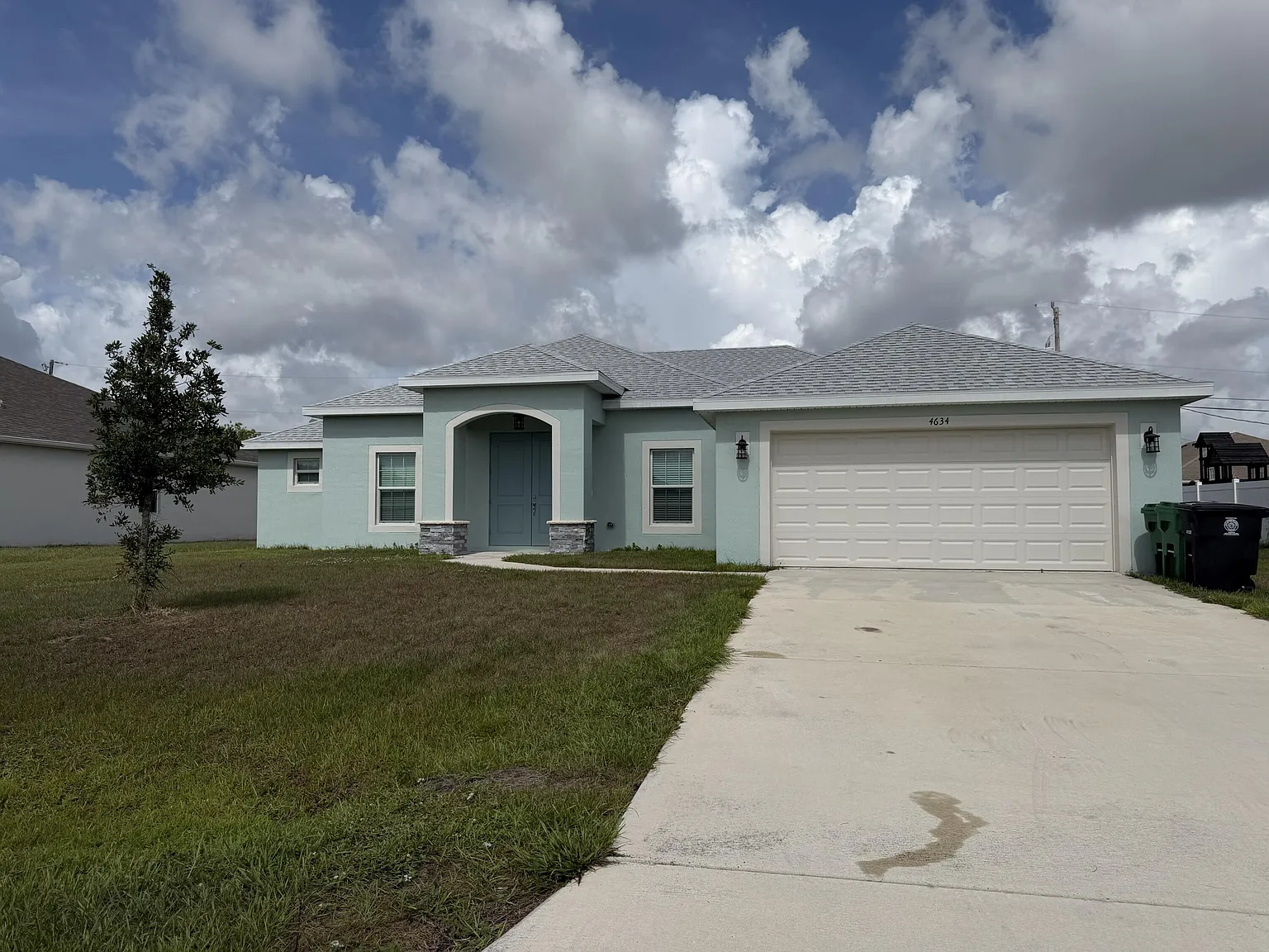 3 bed, 3.0 bath, 2180 sqft, $2,900 — Photo 2