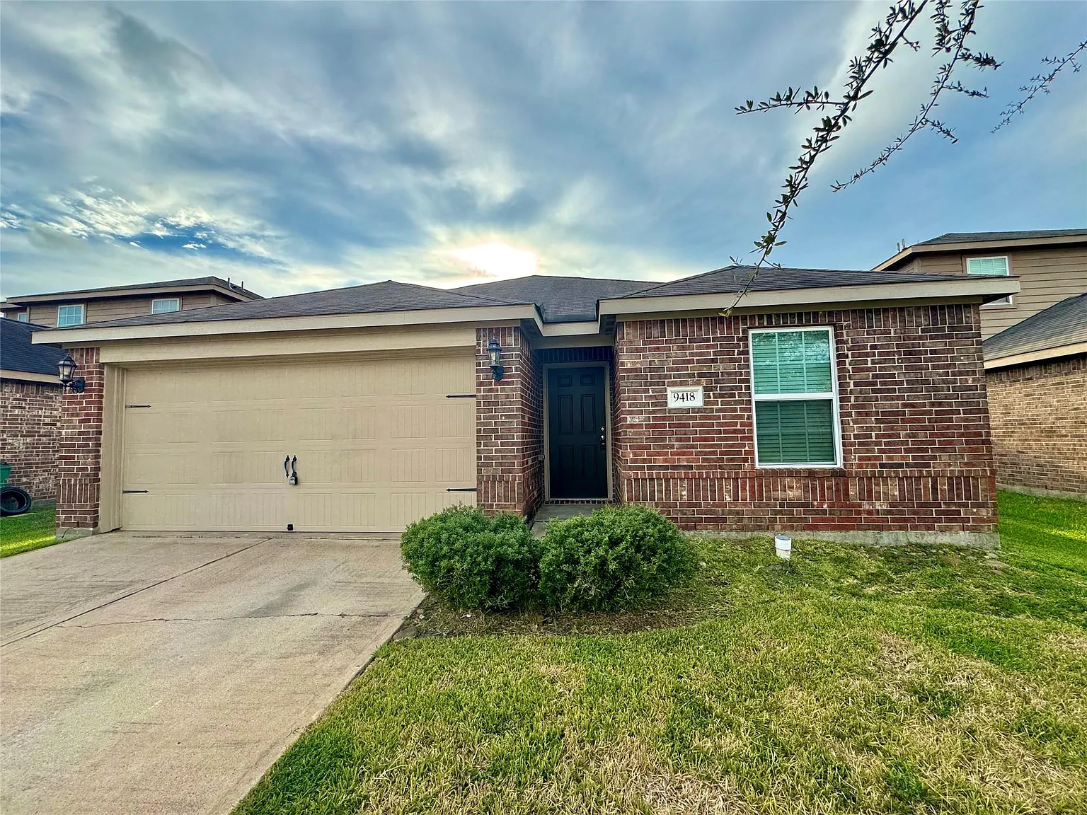 3 bed, 2.0 bath, 1393 sqft, $2,300 — Photo 1