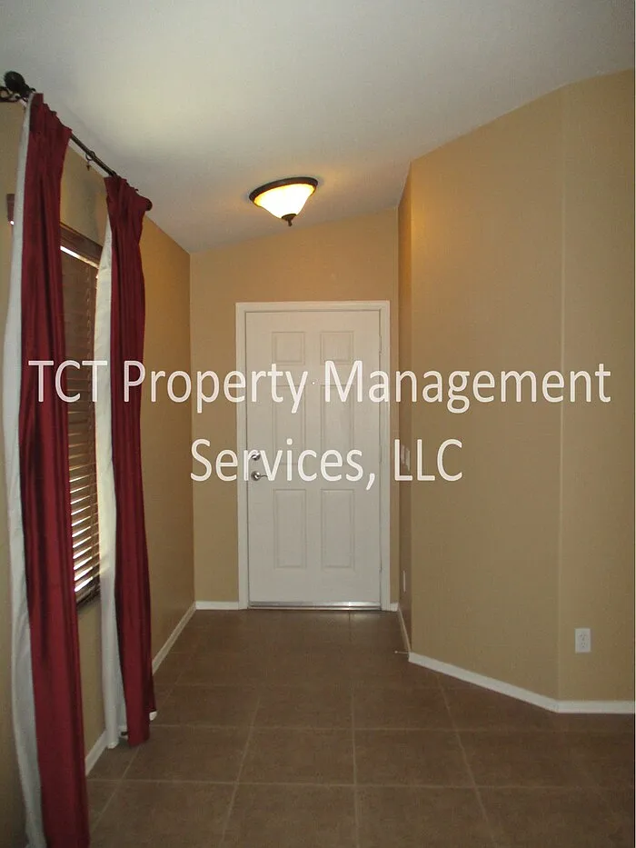 4 bed, 2.0 bath, 1651 sqft, $2,095 — Photo 2