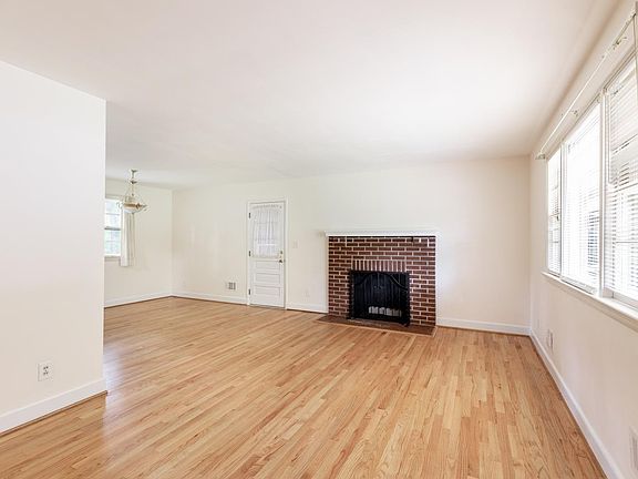 3rd image of 1216 Cedar Hill Dr