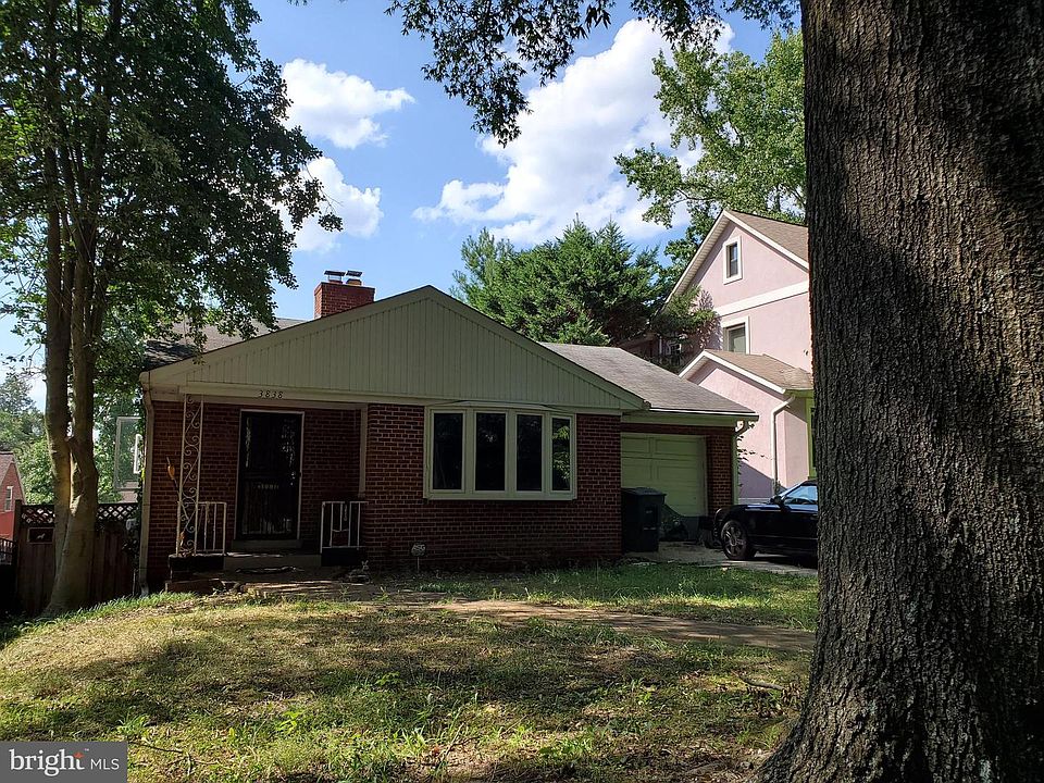 2nd image of 3838 Carpenter St SE
