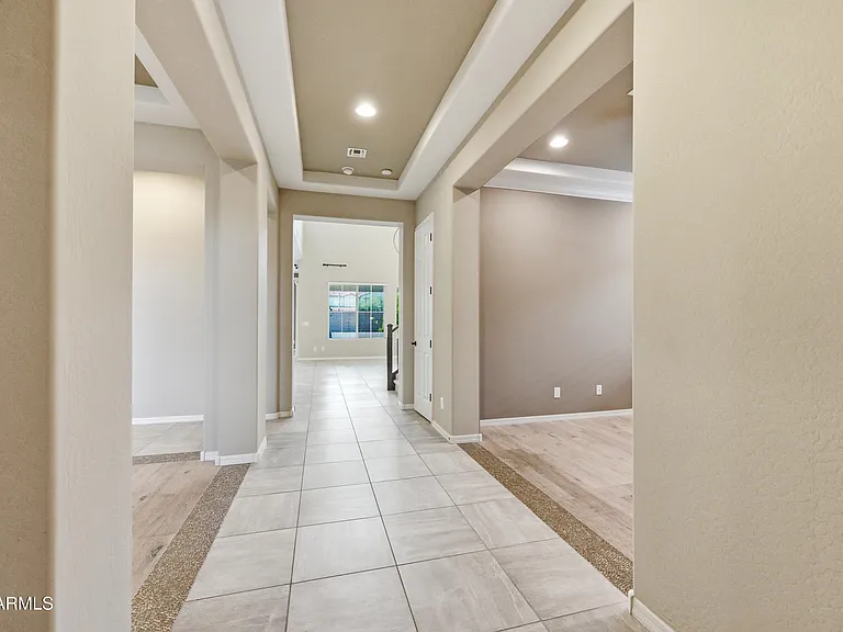1930 E Horseshoe Dr — Photo 2